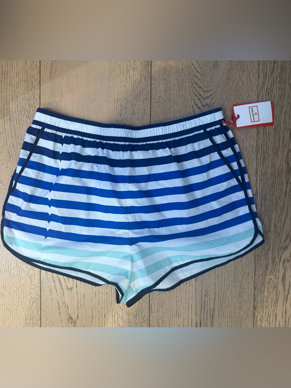 Hunter Woman’s striped swim shorts